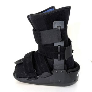 Breg Vectra Walker Boot - Foot & Ankle Walking Support Brace - Size Medium